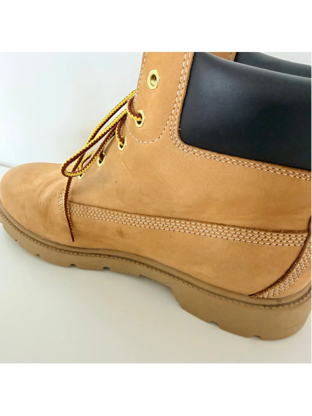 Timberland Kids Classic Waterproof Nubuck Boots Lug Sole Big Boys Size 6 Wheat